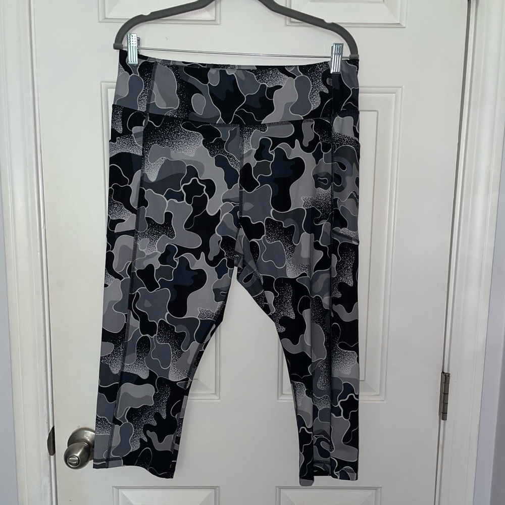 Avia Cropped Workout Leggings